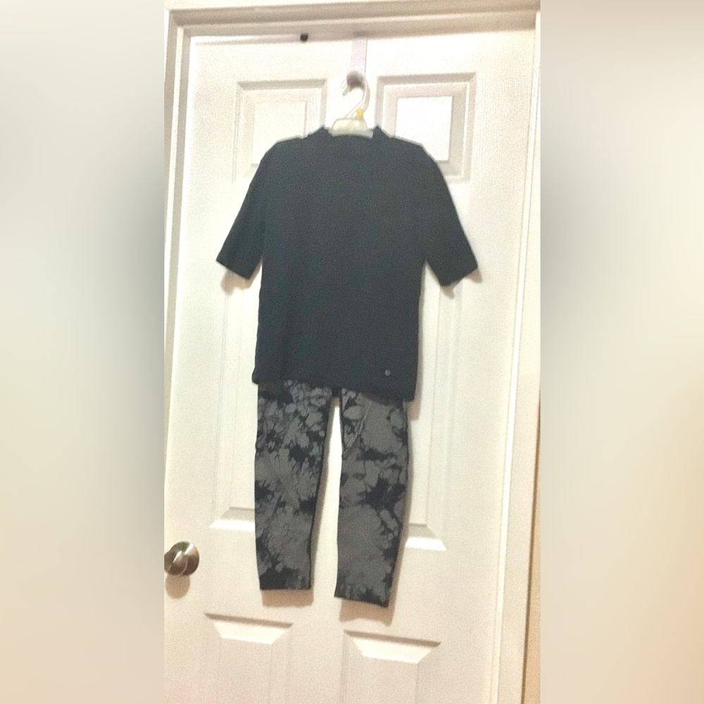 Women’s Workout 2 Piece Outfit Top is Small Leggings are Medium